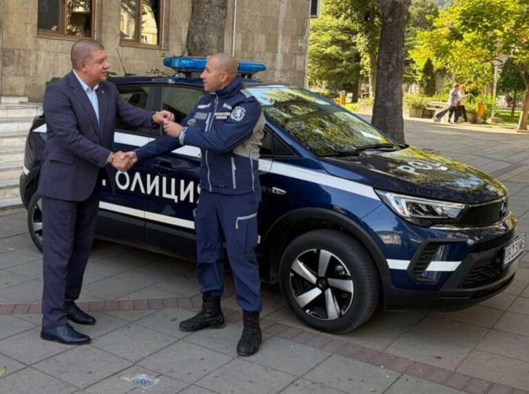 Община Кричим дари кола на полицията